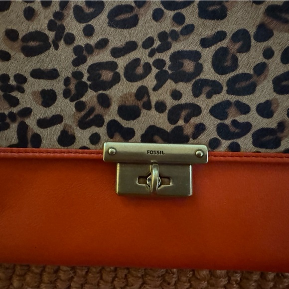 Fossil leather wristlet orange/red leopard print - Picture 5 of 9